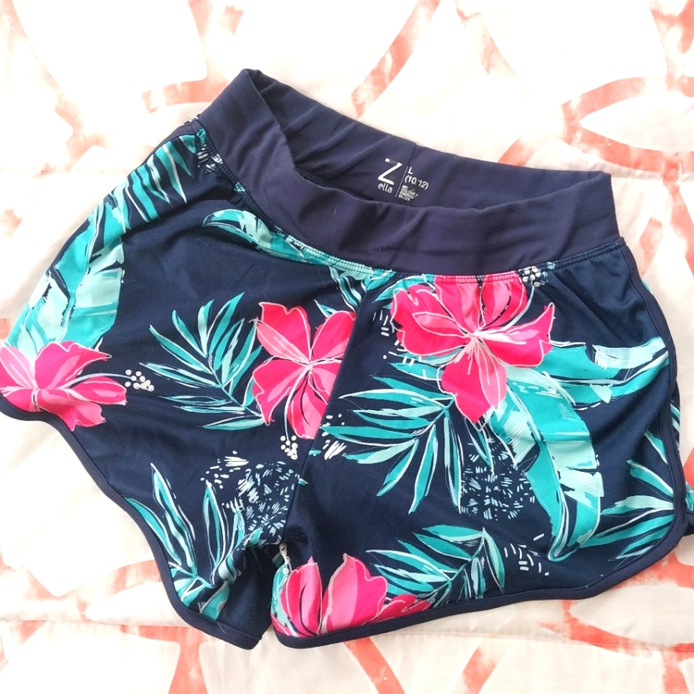 Girls shorts - Picture 1 of 2